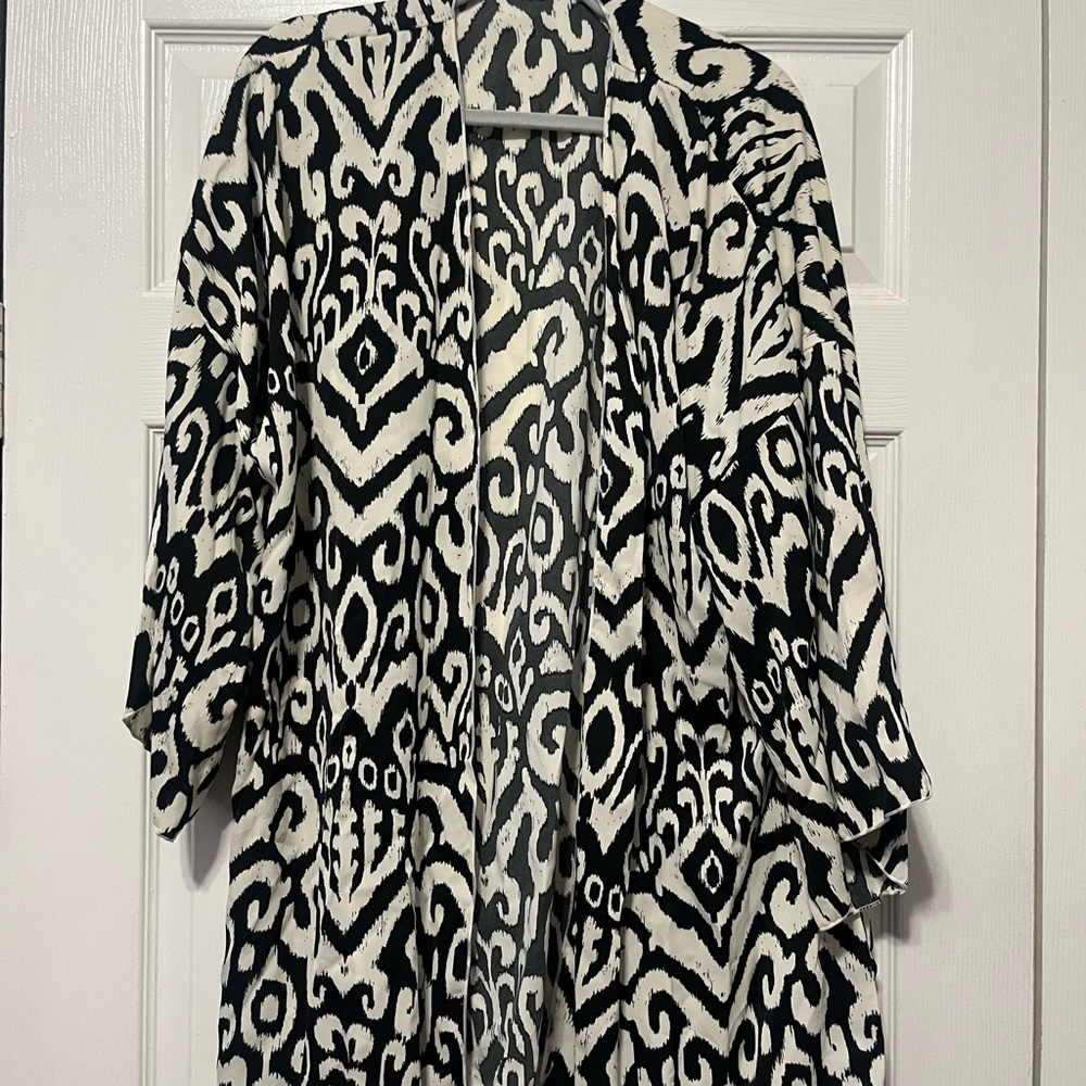 SHEIN Black and White Patterned Kimono Top